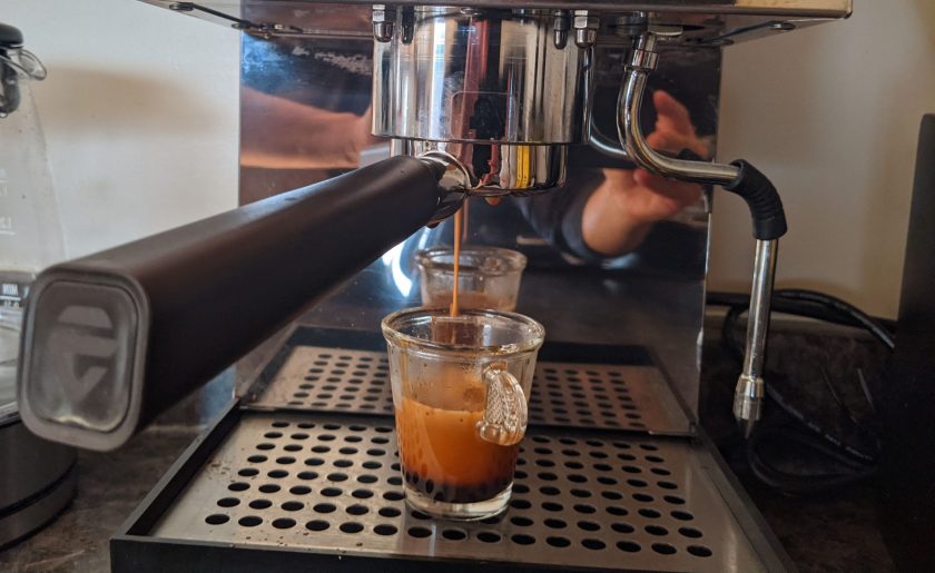 pulling espresso shot with lelit ana