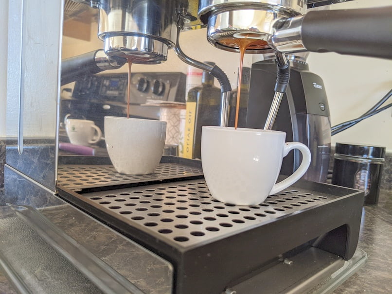 Pulling an espresso shot with a naked portafilter