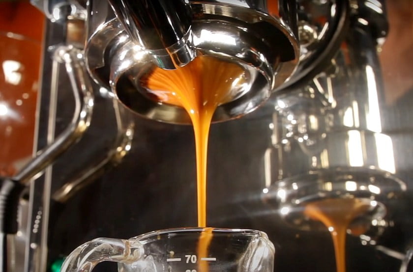 pulling the perfect espresso shot with naked portafilter