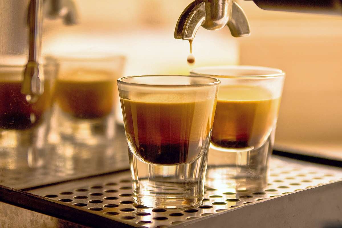 freshly pulled espresso shots with crema